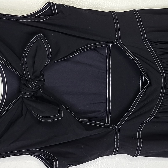 BCBG Dress Size Small Black White Embellished Cut Out Back Cute Travel Casual - Picture 6 of 9